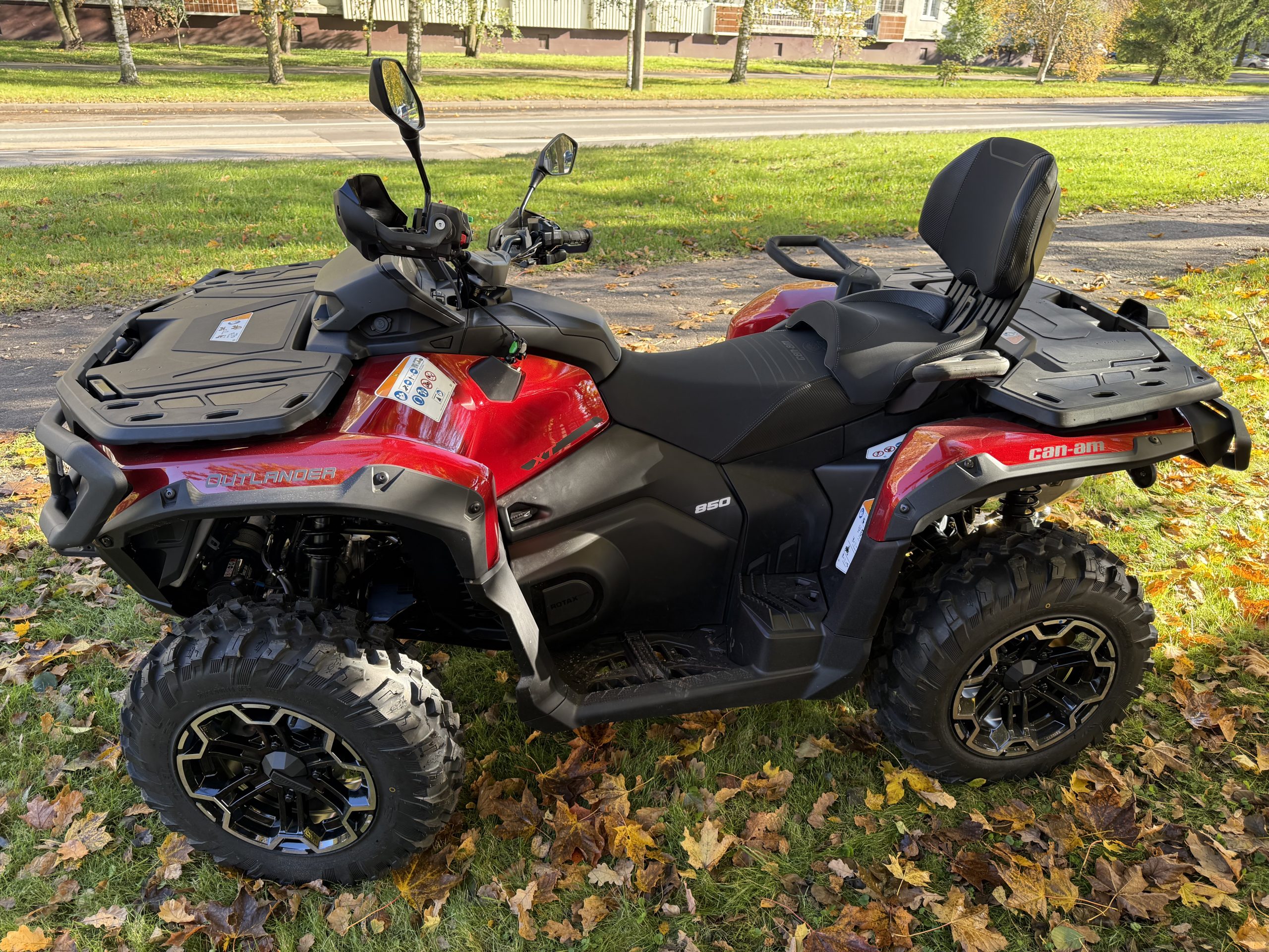 2025 Can-Am Outlander MAX XT 850 - Image 4